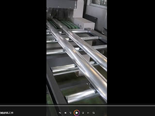 洛阳客户案例：钢管输送式自动喷砂机工作视频