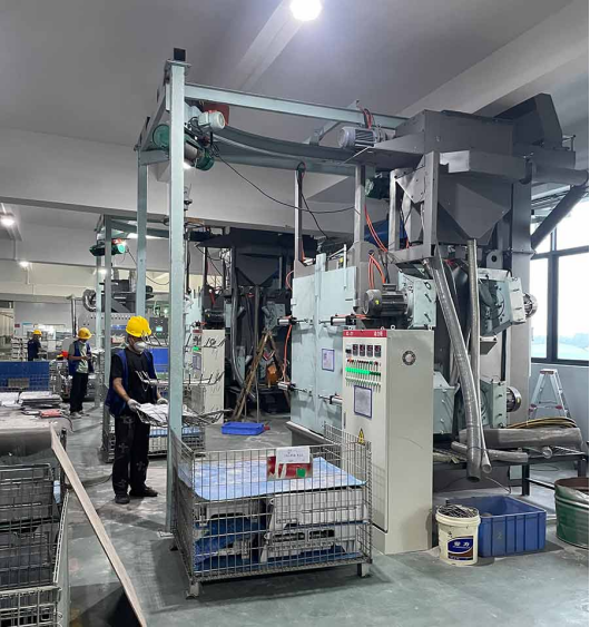 挂钩抛丸机厂家怎么挑?大件重件单吊清理看承重和定制